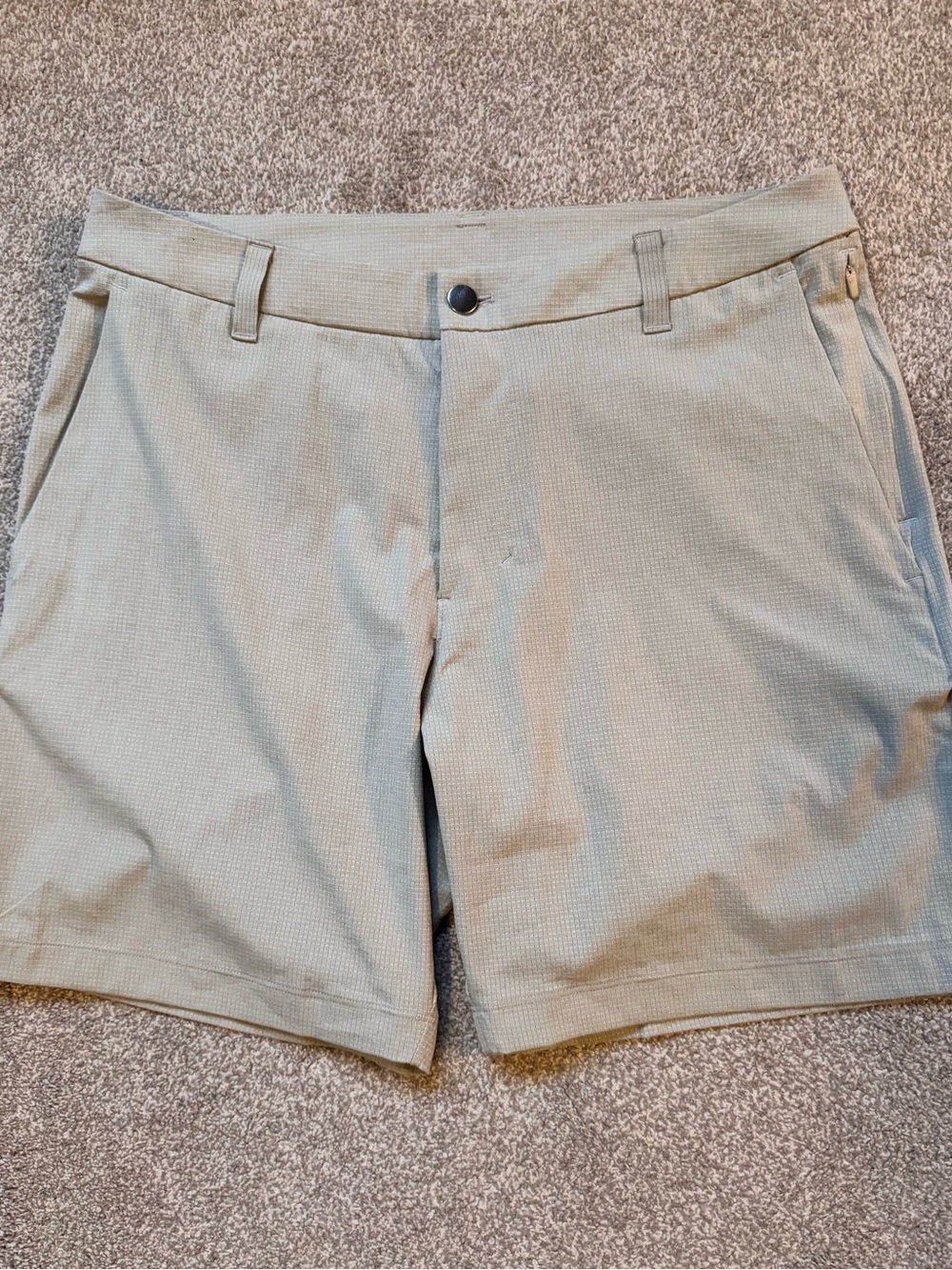 Mens Lululemon 7” ABC Shorts Air Woven Size 32 Tan Like New
